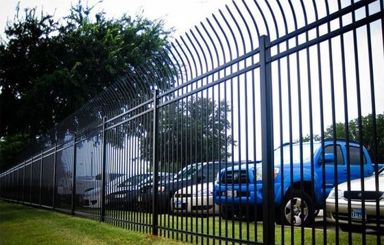 Sistema di recinzione di sicurezza a piattaforma tubolare di metallo personalizzato per muri e cancelli